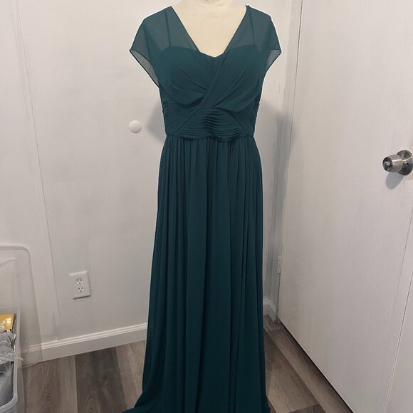 Rickie Freeman for Teri Jon Dresses & Skirts - Teri Jon by Rickie Freeman Green